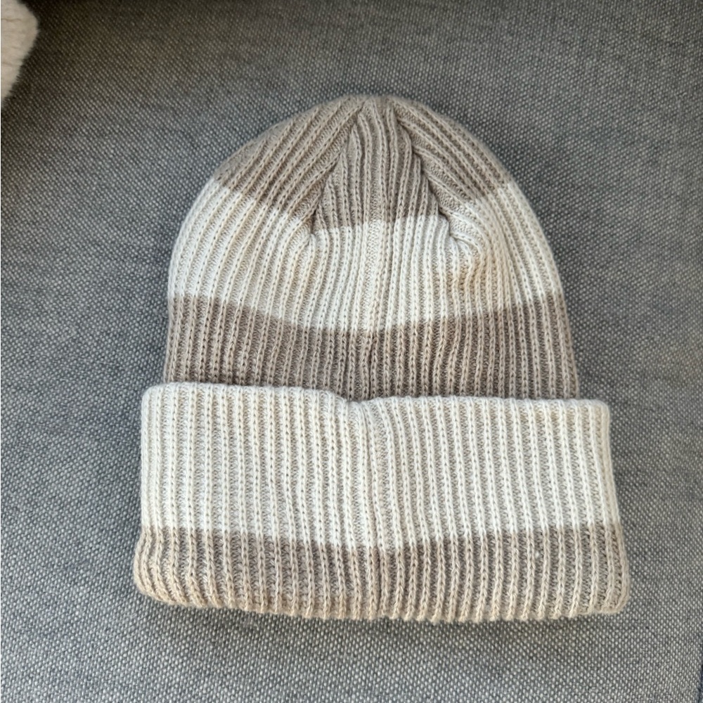 H&M Ribbed Hat - Picture 3 of 3
